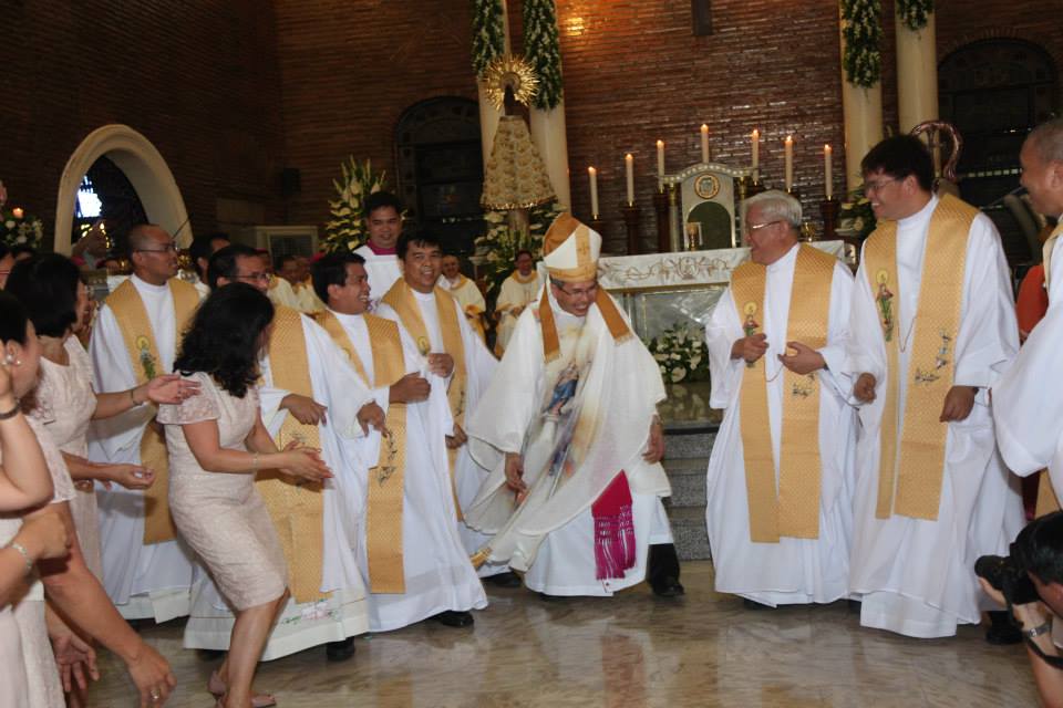 Offertory Karakol with Imus Clergy